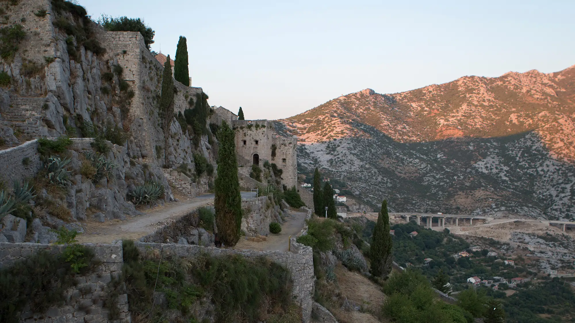 Klis Fortress Sunset with sightseeing bus