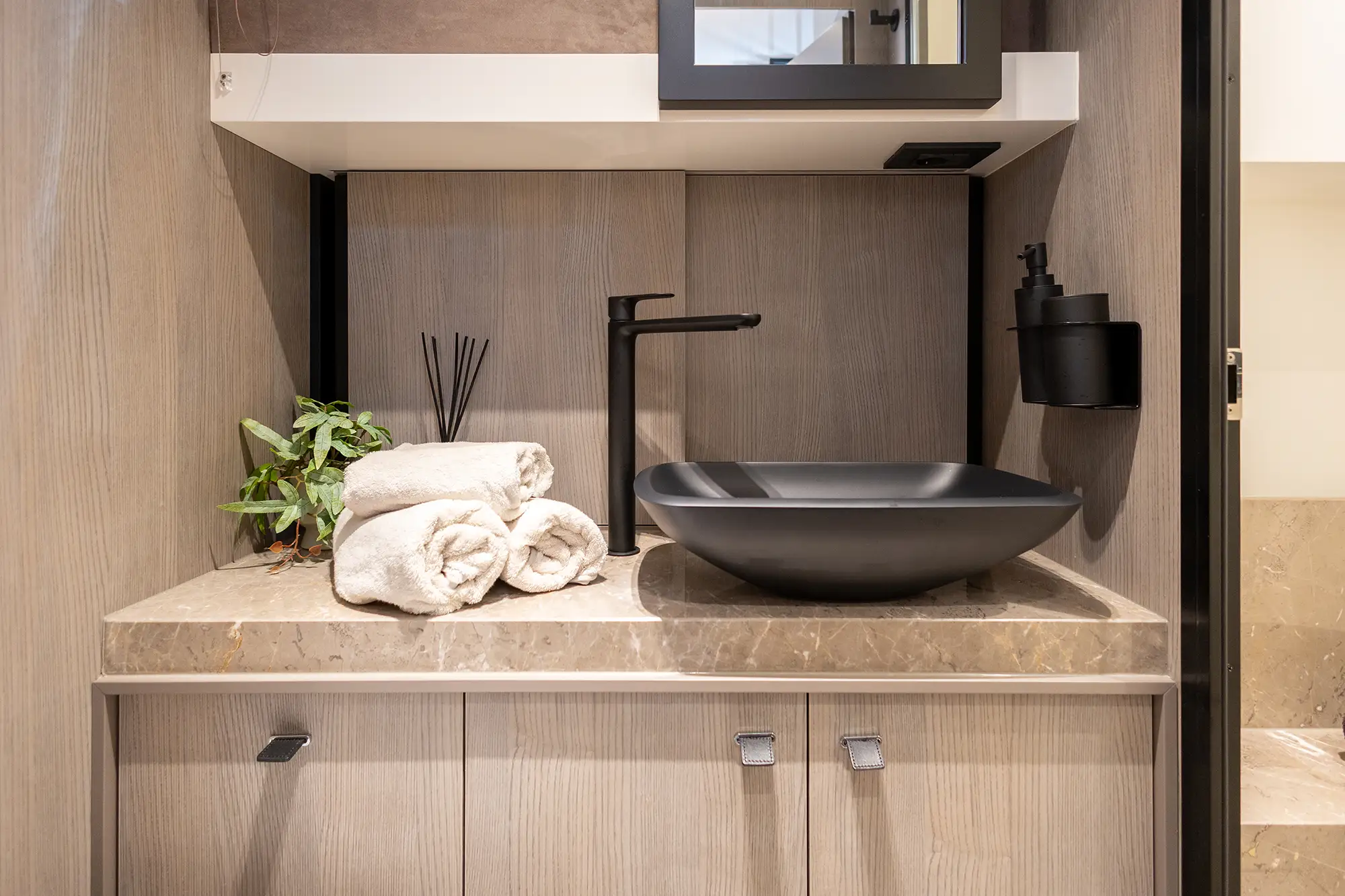 Luxury Tender Cranchi A46 sink and bathroom