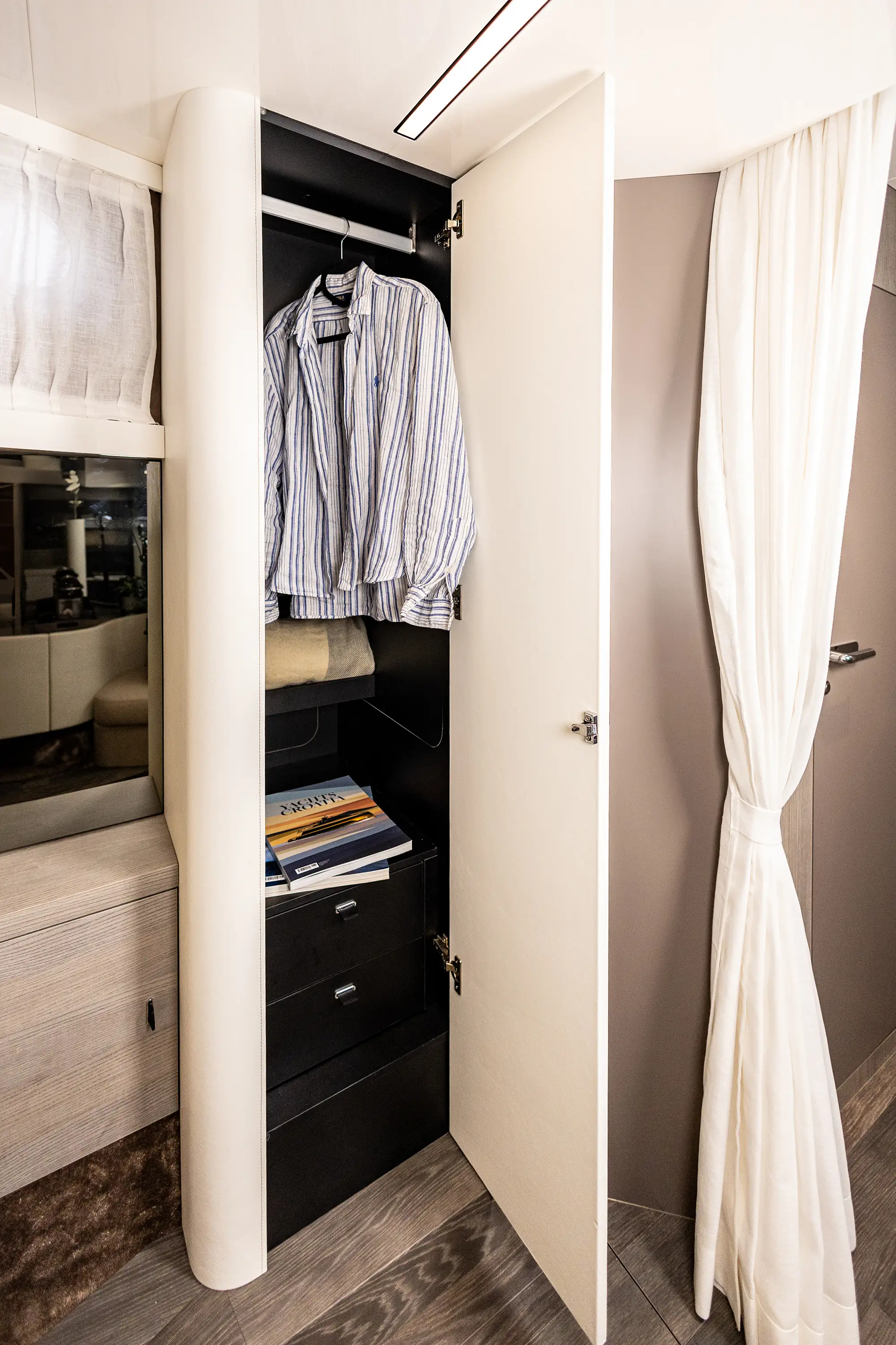 Luxury Tender Cranchi A46 closets