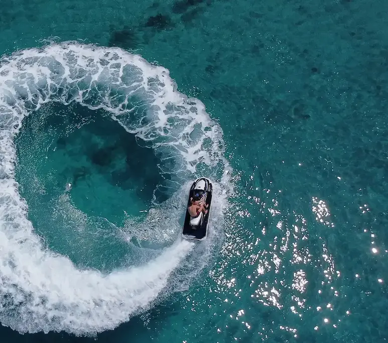 People enjoying the jet ski