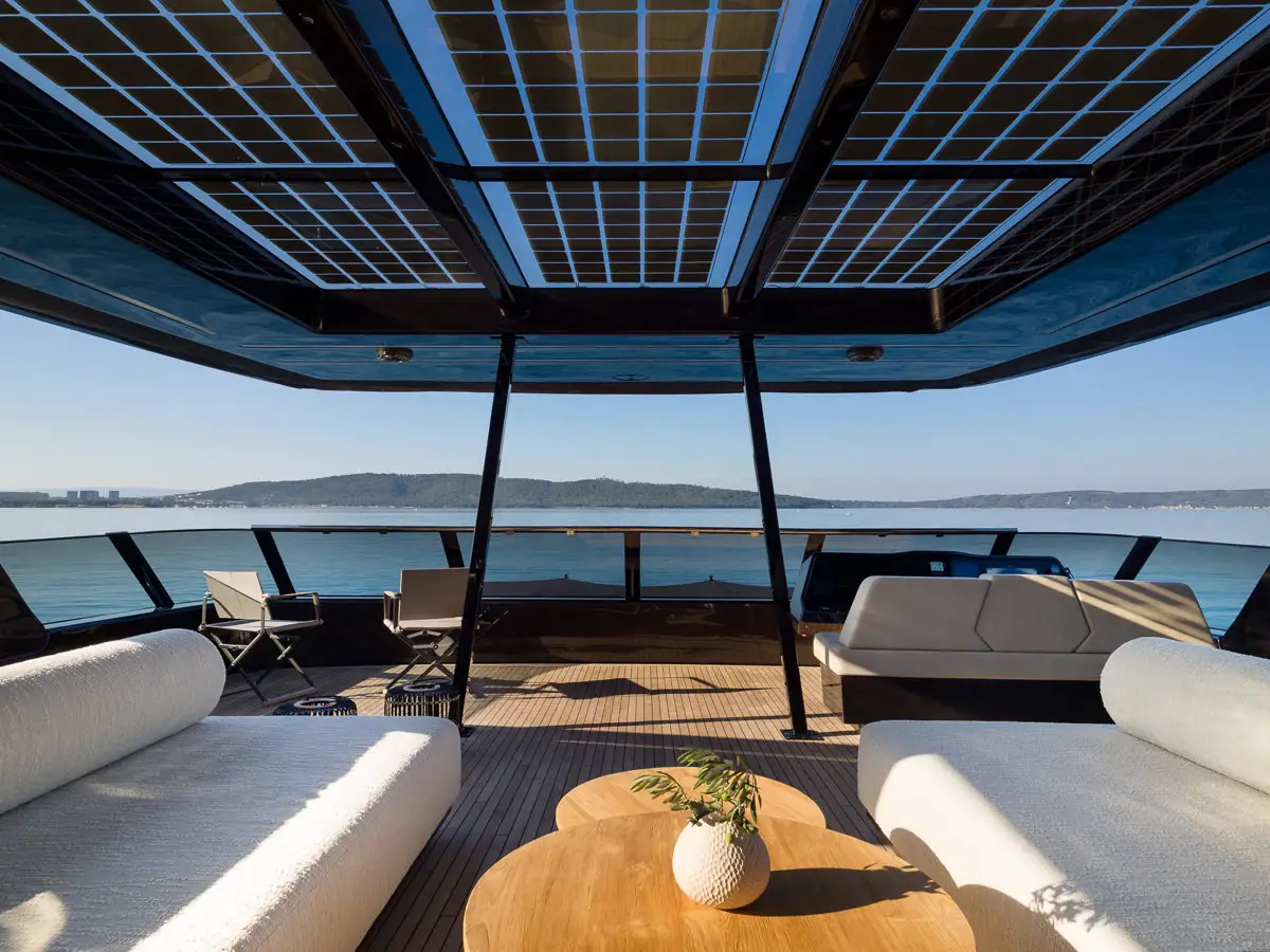 Open deck area with view on the islands